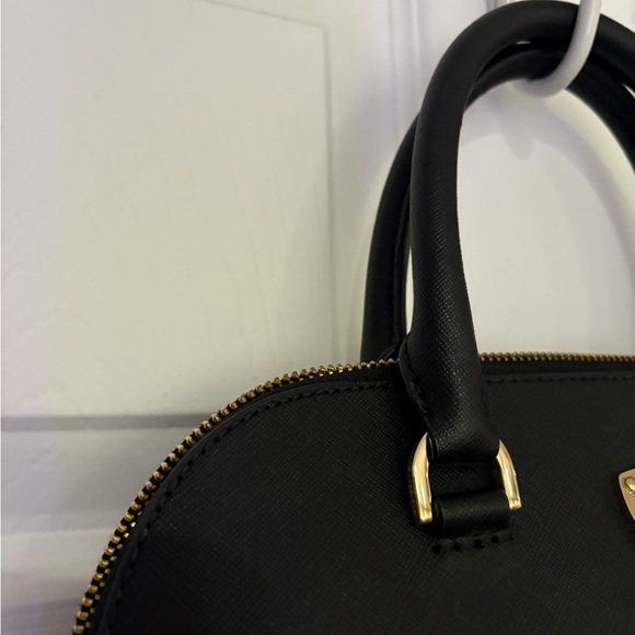 EUC Michael Kors Selma Medium
Satchel in Saffiano Leather Handbag Black - Picture 4 of 14